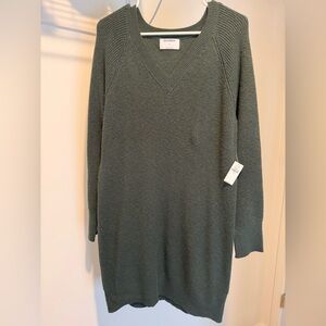 Cozy Green V-Neck Sweater Dress